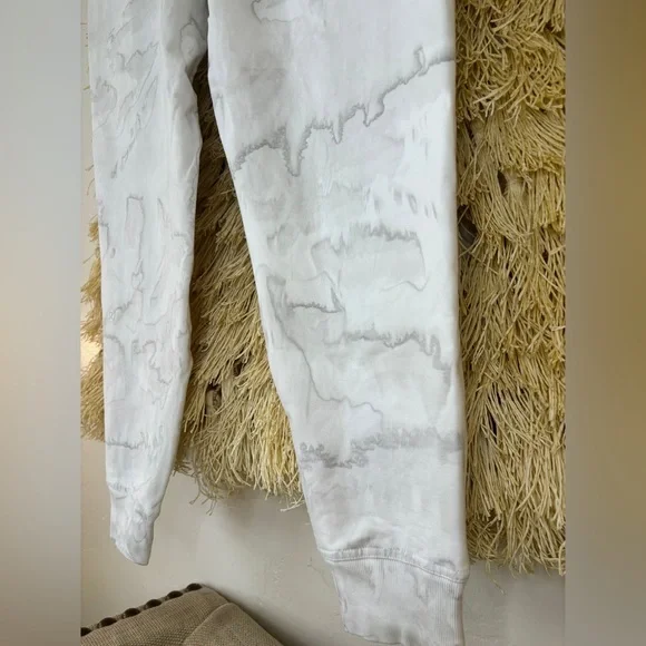 ✨PRISTINE EUC✨ Lululemon LA Sweat Pant 26" Watercolor Wash White / Stargaze- 10 - Picture 8 of 14